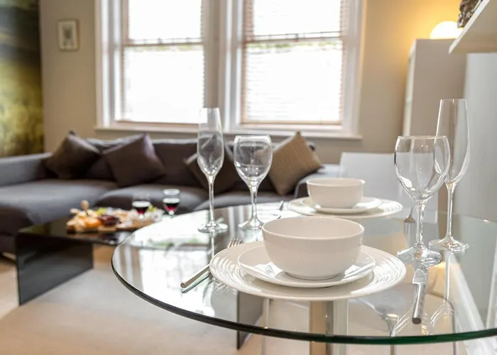 Cosy Urban Oasis - Quirky 2-Bed Town Centre Apartment
